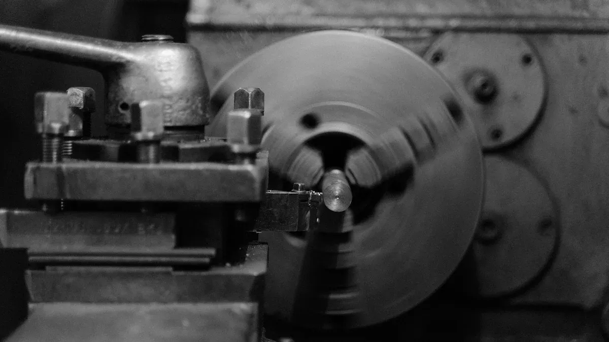 Proceso de torneado CNC: Preparación de la pieza y la herramienta